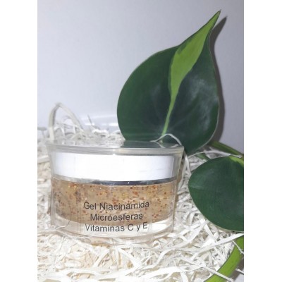 Gel Niacinamida 5%, Microesferas de Vitamina C y E, gel base.